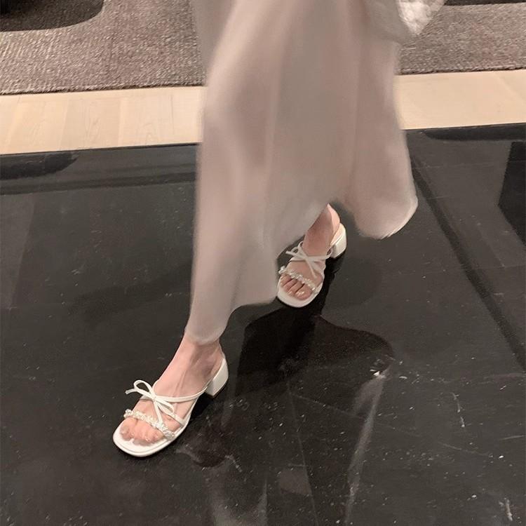Su Yinyin has the same rhinestone word with thick heels, slippers, feminine temperament, fairy square head versatile high heels, sandals to wear outsi