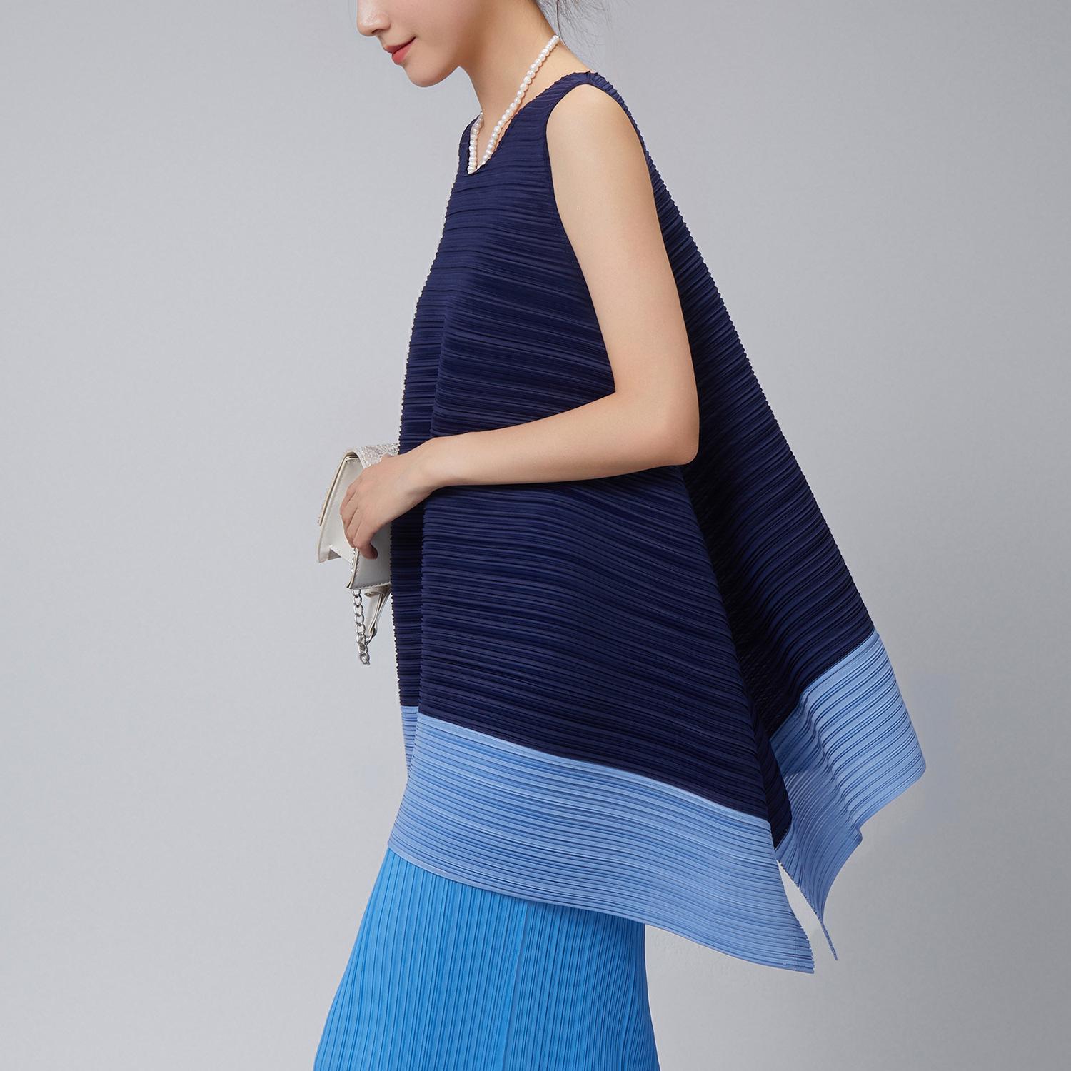 

Miyake Women s Sleeveless Color Block Loose T-Shirt One Size