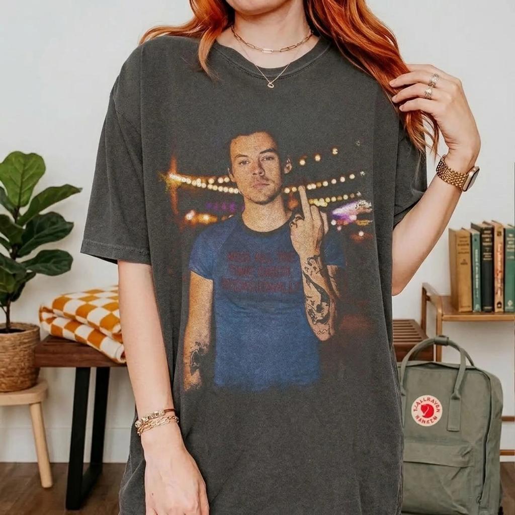 Funny Pop Star Middle Finger Vintage TShirt Retro Music Fan Graphic Tee Unisex Concert Style Shirt