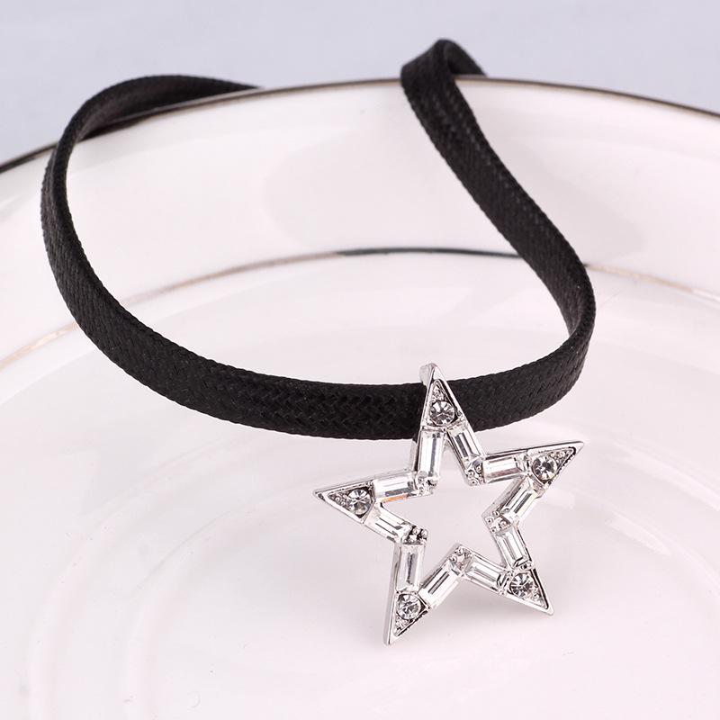 

Модное черное корейское колье-чокер для женщин с привлекательным дизайном с кристальной отделкой и