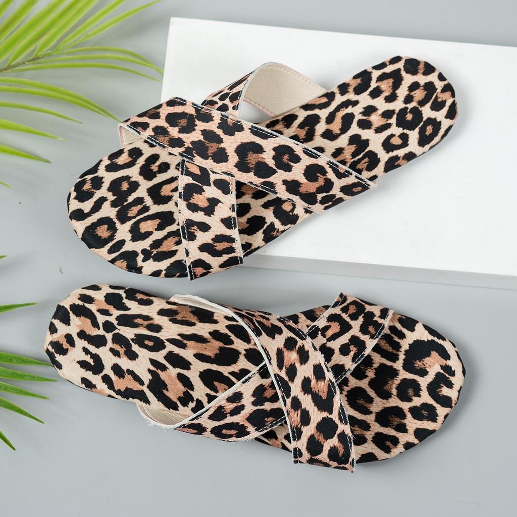 Sommer Sandalen Designerin Flach Neue Hausschuhe Gewebt Bequem Damenschuhe Lässig Boden Hausschuhe Damen 2026 Neue Slides Damen