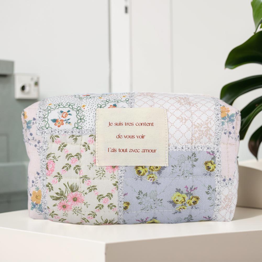 Quilted Cosmetic Organizer Bag Aesthetic Floral Makeup Bag Portable Makeup Pouch Lightweight Versatile for Vacation