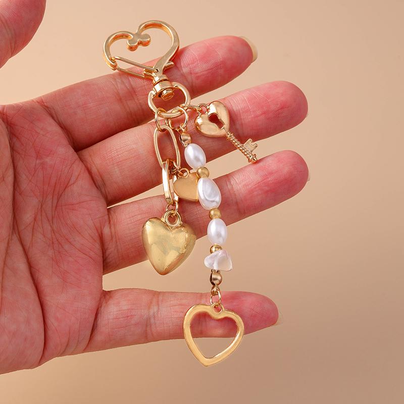 Pretty Alloy Love Heart Key Chain Shell Starfish Key Ring Pendants for Women Girls Handbag Decor DIY Handmade Jewelry Gifts