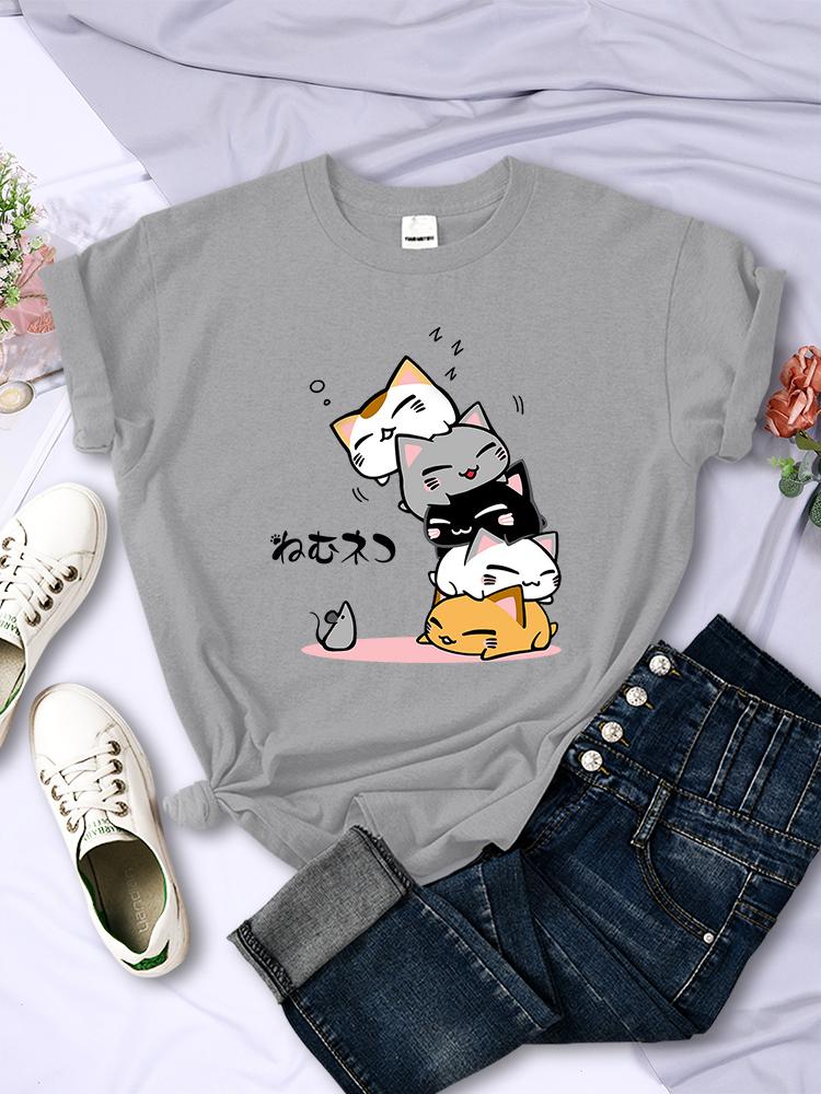 Cute Stacked Cats Sleeping Don'T See The Mouse Print Women T-Shirt Comfortable Soft Tops Creativity Fashion Womans Tee Clothing