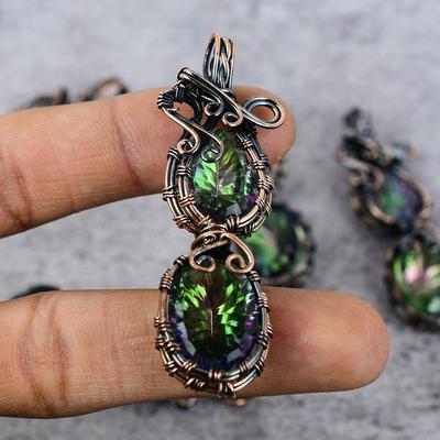 Colgante de joyería hecho a mano con envoltura de alambre de cobre puro de piedra preciosa de topacio místico