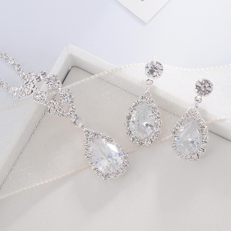 European-American Fashion Jewelry: Claw Chain Rhinestone Crystal Water Drop Necklace & Earring Set
