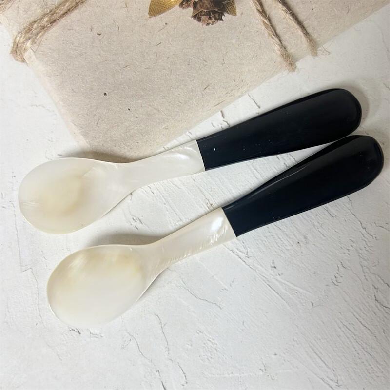 Plastic Imitation Shell Spoons - 2 Pack