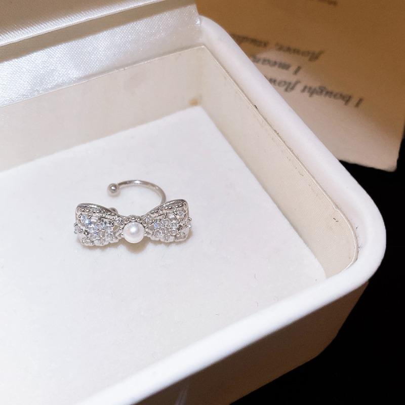 Cold Female Protagonist~ Zircon Bow Pearl Ear Clips for Women Without Ear Piercings, Exquisite Cold Ear Bone Clips, Light Luxury Earrings.