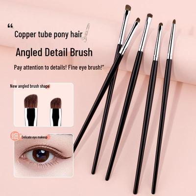 Pinceau biseauté en poils de poney pour eyeliner, fard à paupières, estompage sous les yeux.