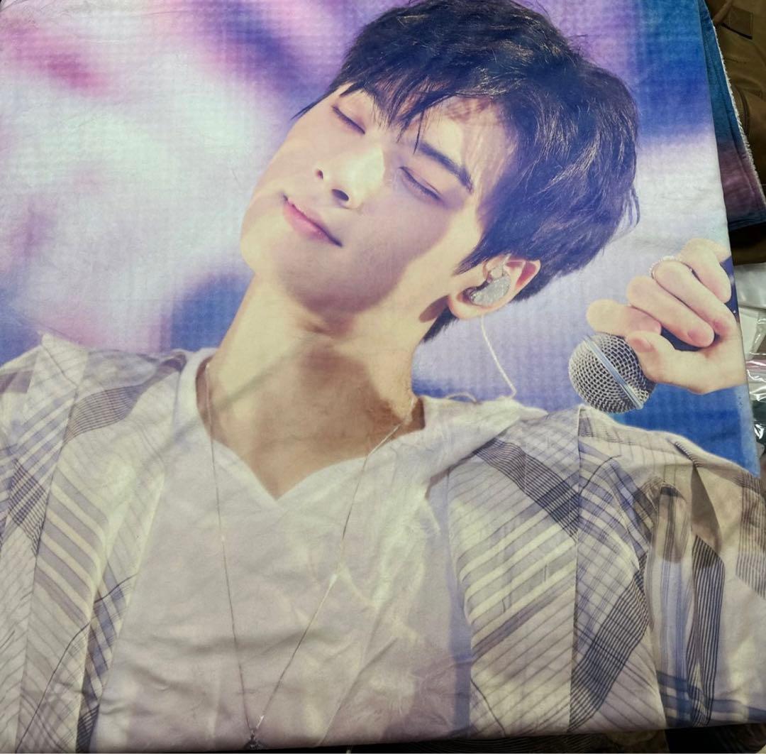 [USED] ASTRO Eunwoo Blanket