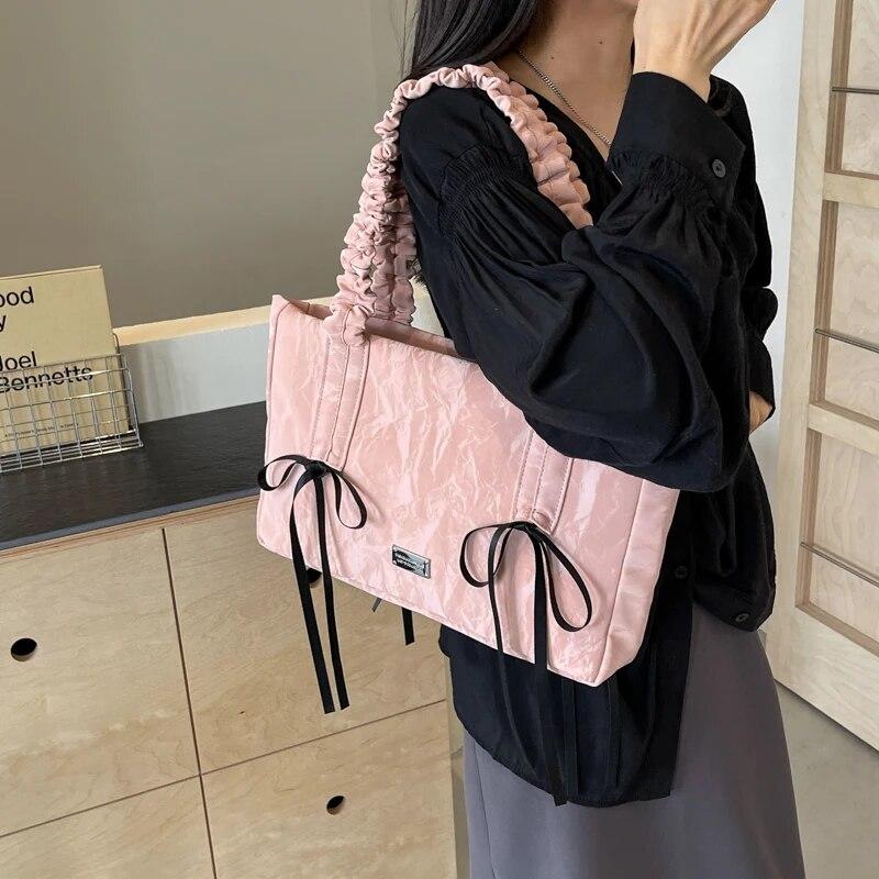 Серебряные сумки на ремне из искусственной кожи с большим бантом для женщин — фото 7