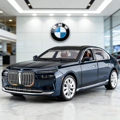 1:24 BMW I7 G70 Limousine Alloy Model Car Toy Diecasts Metal Casting Sound and Light Car Toys For Children Vehicle