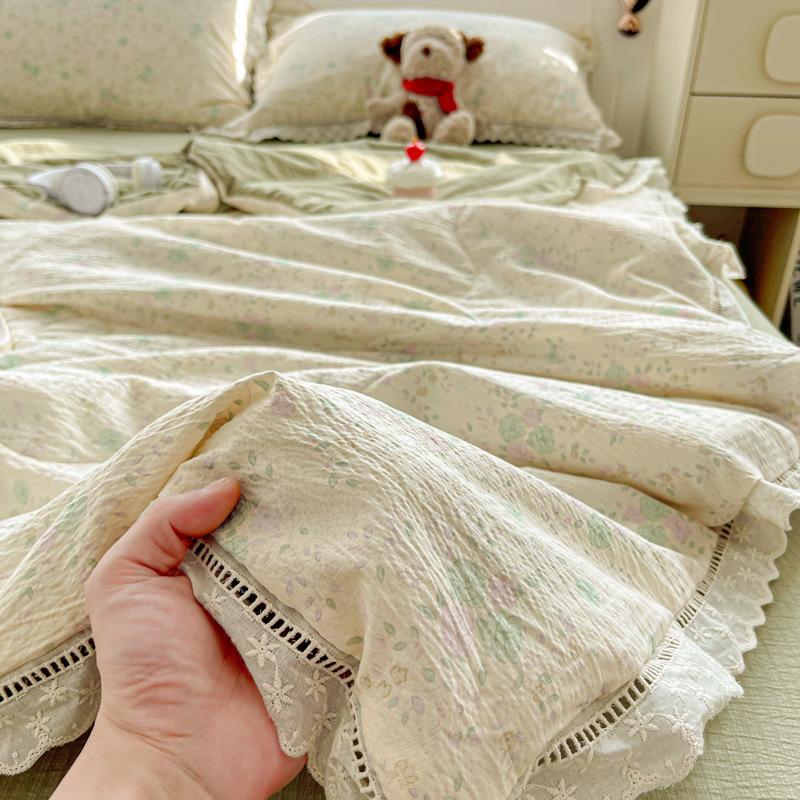 Exquisite Lace Crinkle Gauze Cotton Summer Quilt Skin-Friendly Washable Multi Size Bedding For Cozy Bedroom Summer Sleeping