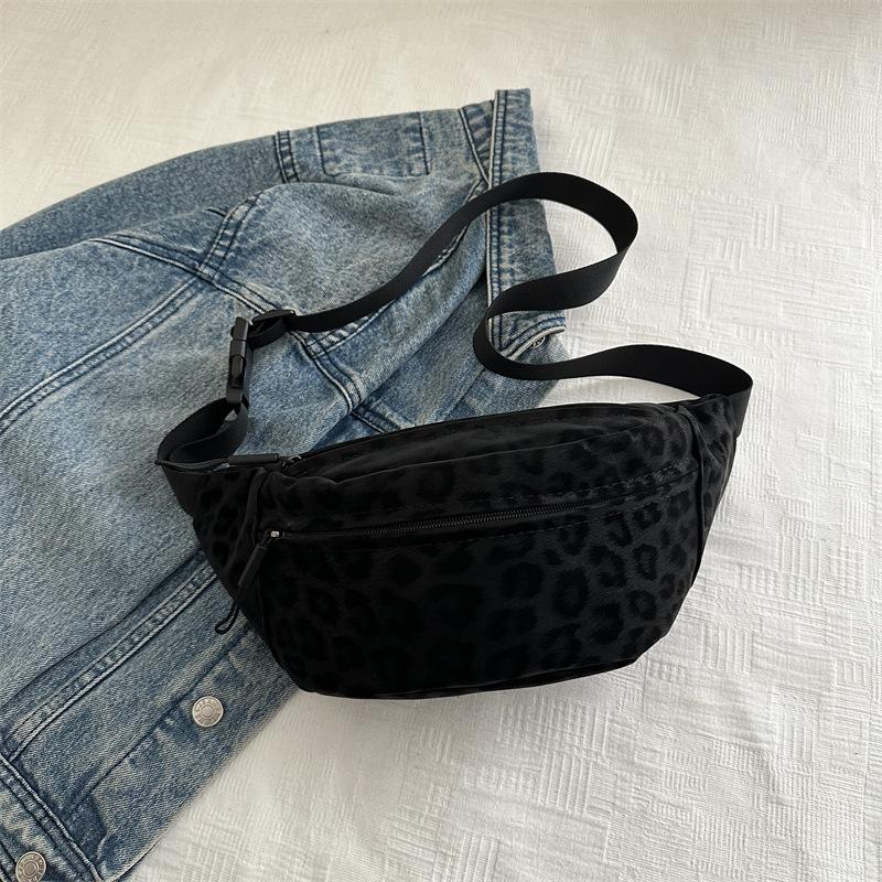 

Versatile large-capacity shoulder bag women s new trendy fashion leopard print crossbody breast bag shoulder dumpling bag