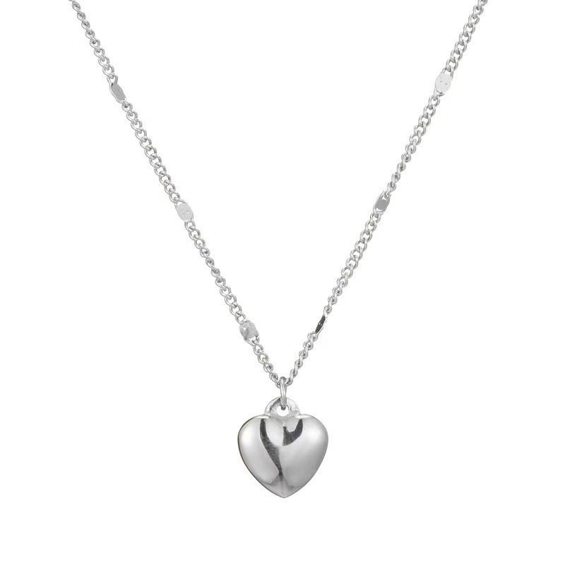 

Elegant Peach Heart Love Necklace: Minimalist Cold Style Pendant for Women