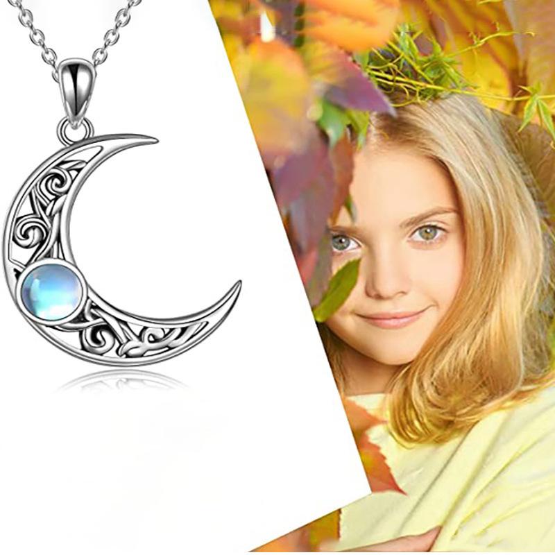 1Pc Fashion Design Sun and Moon Couple Necklace Synthetic Zircon Lucky Necklace Crescent Necklace