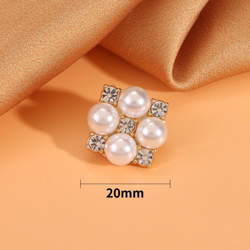 Perlové knoflíky s diamanty, dámské oblečení, topy, bundy, knoflíky, doplňky, kožichy, norkové kožichy s diamanty, luxusní knoflíky, malé