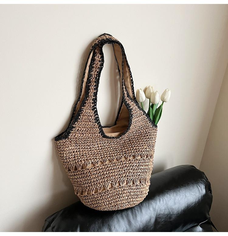 Niche woven bag women's new casual summer vacation straw bag large capacity portable shoulder armpit bag