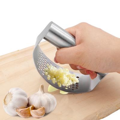 Multifunkční ruční lis na česnek Zakřivený nůž na mletí česneku Kráječ Nerezové lisy na česnek Lisy na česnek Nástroj Gadgets pro vaření