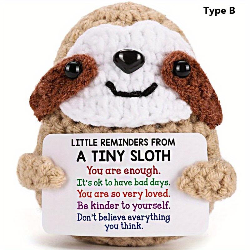 

Миниатюрная фигурка ленивца ручной работы, связанная крючком, 1 шт. - Полиэстеровые кукольные украшения - Декор для стола с позитивным посланием, Идеально для брелока для сумки своими руками, Автомобильный аксессуар Type B