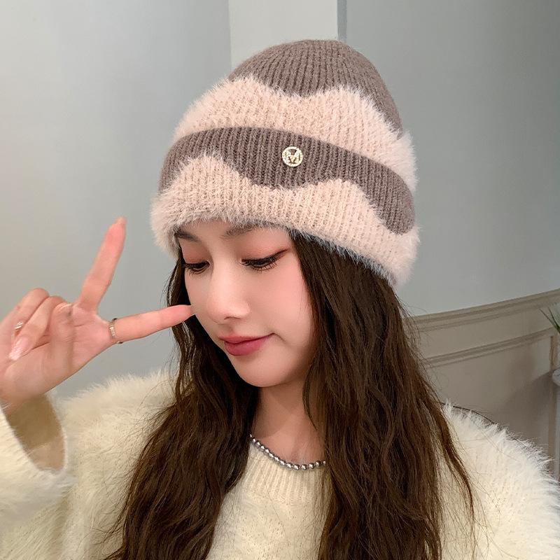 Autumn and winter hats women's trendy and versatile fashion plush wool hats winter cycling warm contrasting knitted hats