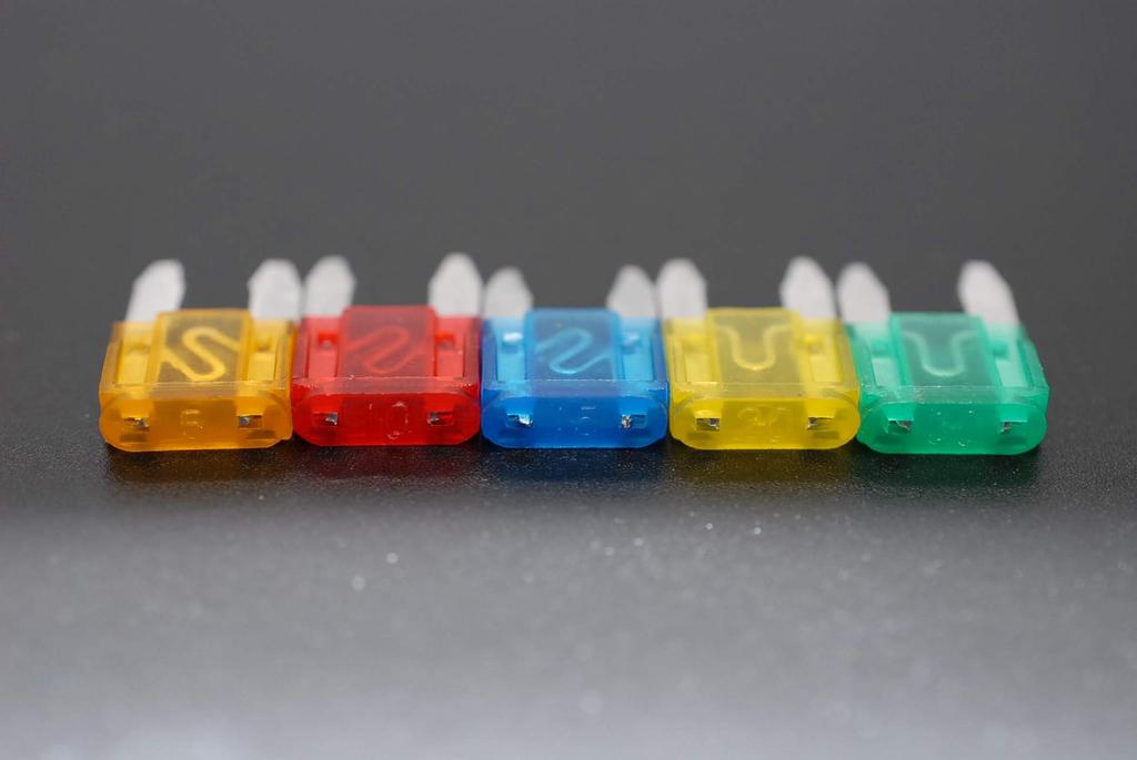 J-base Automotive Fuses 5A, 10A, 15A, 20A, 30A, Set of 50, with Case