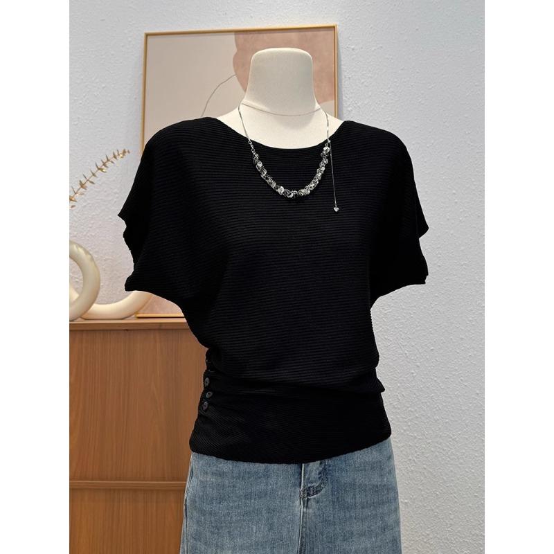 A High-end One-shoulder Short-sleeved Knitted Top for Women In Summer, with A Slanted Neck, Off-the-shoulder, Cinched Waist and Slimming Design