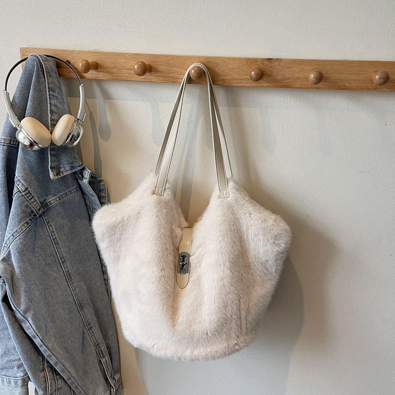 Retro Fluffy Bag Women's Large Capacity 2025 New Autumn and Winter Casual Plush Shoulder Bag Student Class Tote Bag