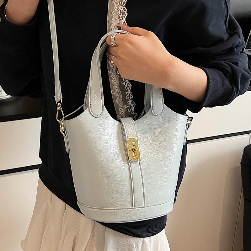 This Year's Popular Fashion Korean Version of Simple Solid Color Portable Bucket Bag Women's Casual Versatile Commuter Messenger Child and Mother Bag