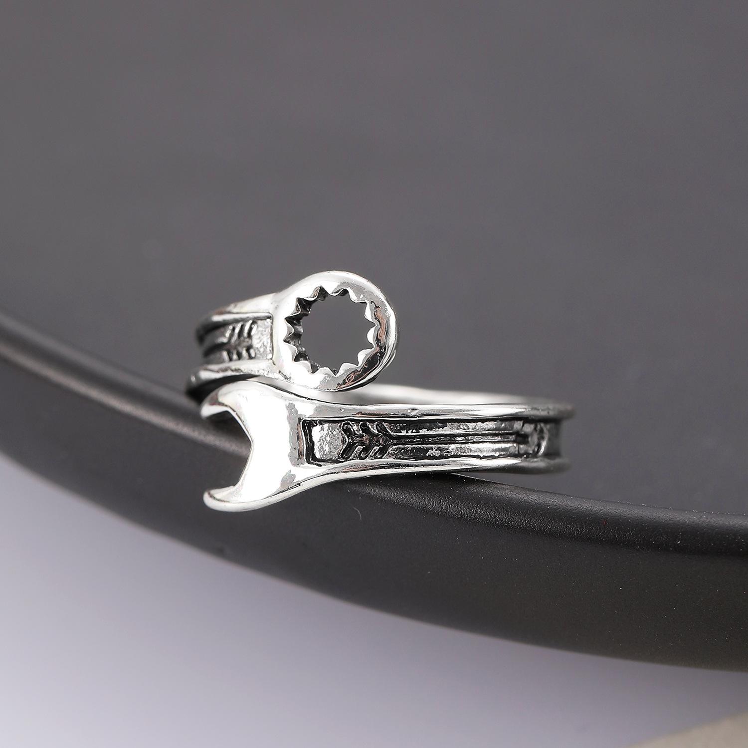 

Ретро Вінтаж Хіп-хоп Індивідуальність Оригінальність Гайковий ключ Плоскогубці Інструмент Кільця 1 pcs