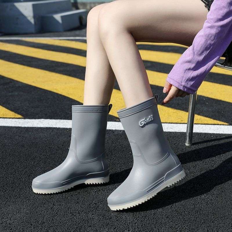 2025 New Rain Shoes Women's Fashion Wear Non-slip Foreign Style Medium and High Tube Water Shoes Adult Soft-soled Long Rain Boots
