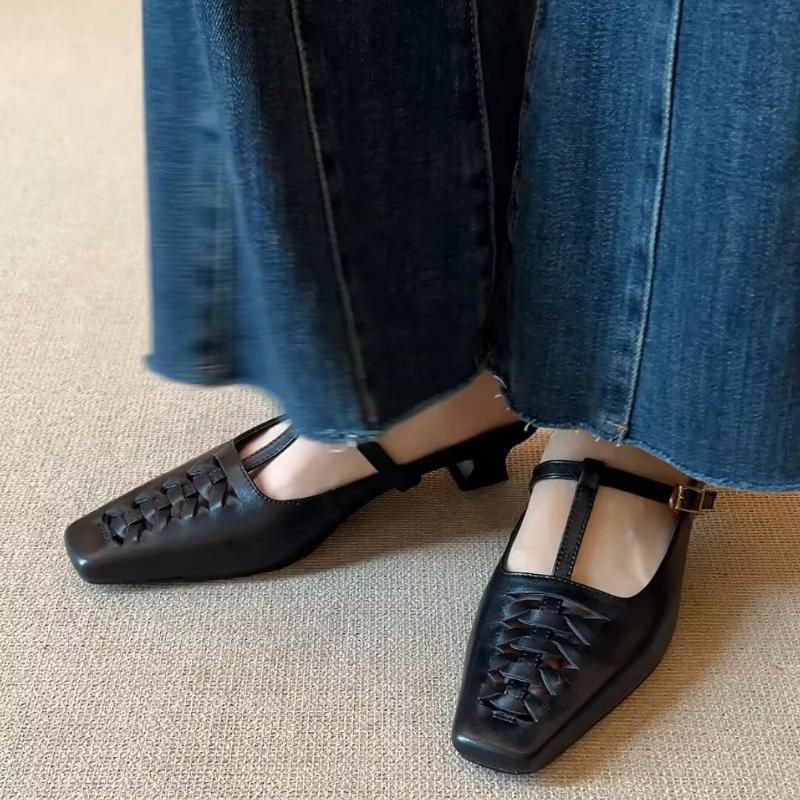 Modische Damen Ballerinas aus Kuhleder, schmaler Riemen, geflochtene T-Spange, eckige Zehenpartie, hohe Qualität, weich, bequem, elegant