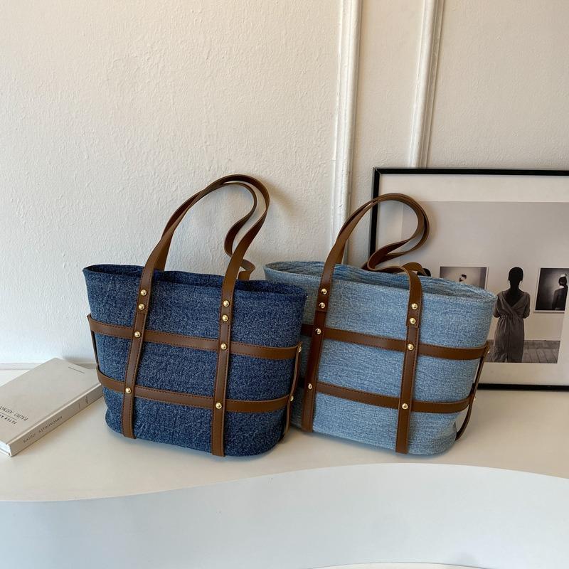 Denim splicing contrasting color commuter women's bags autumn and winter new large-capacity shoulder bags fashionable tote bags
