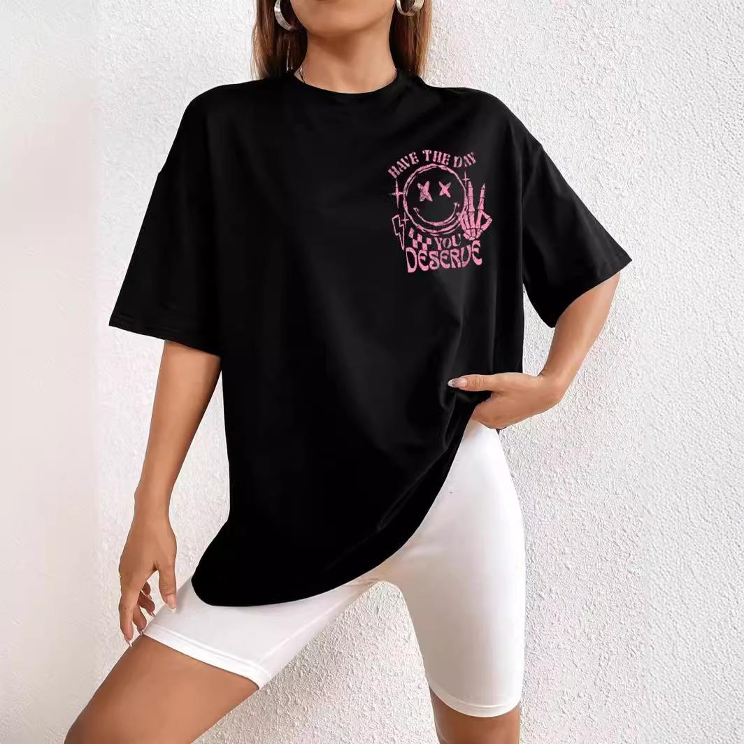 Простая женская футболка с принтом в виде букв — фото 5