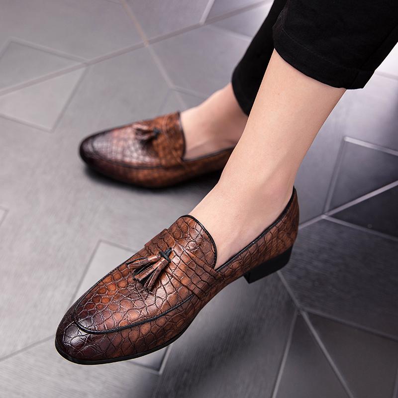 Red Crocodile Pattern Loafers Luxury Brand Tassel Thick Sole Pointed Toe Casual Shoes Slip-on Oxford Shoes Men's Shoes Moccasin