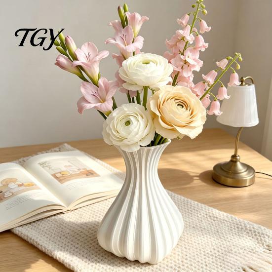 Chique Tafellamp voor Kantoor Decoratie 3D Geprinte Geribbelde Gebogen Vaas, Minimalistische Moderne Decoratieve Bloemen Levendige Kunstplant Houder Sculptuur