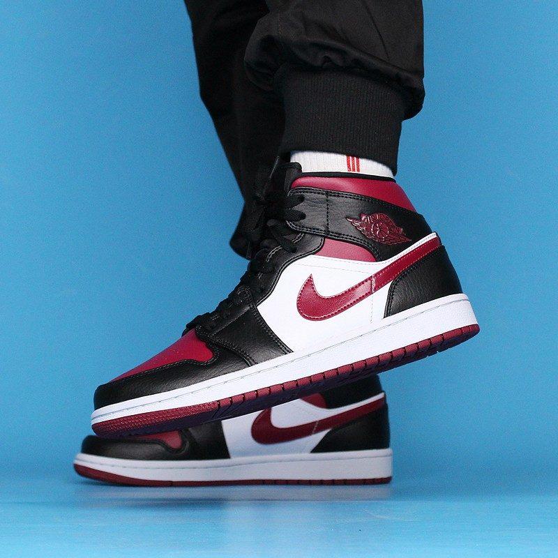 Jordan 1 Mid Bred Toe GS 554725-066
