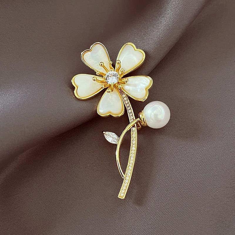 Korean Style Pearl Brooch: Versatile Floral Diamond Pin for Women's Coats