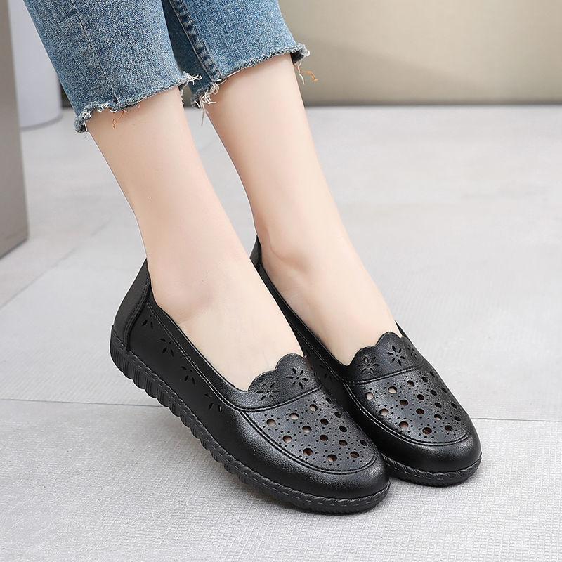

Summer hollow breathable leather shoes women s comfortable soft-soled hole shoes non-slip mother to the age of 35