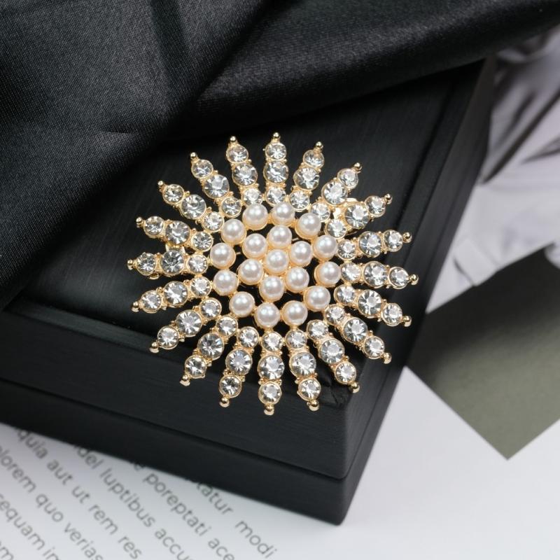New Crystal Brooches for Women Full Rhinestone Luxury Suit Brooch Imitation Pearl Sunflower Korea Fashion Clothing Jewelry