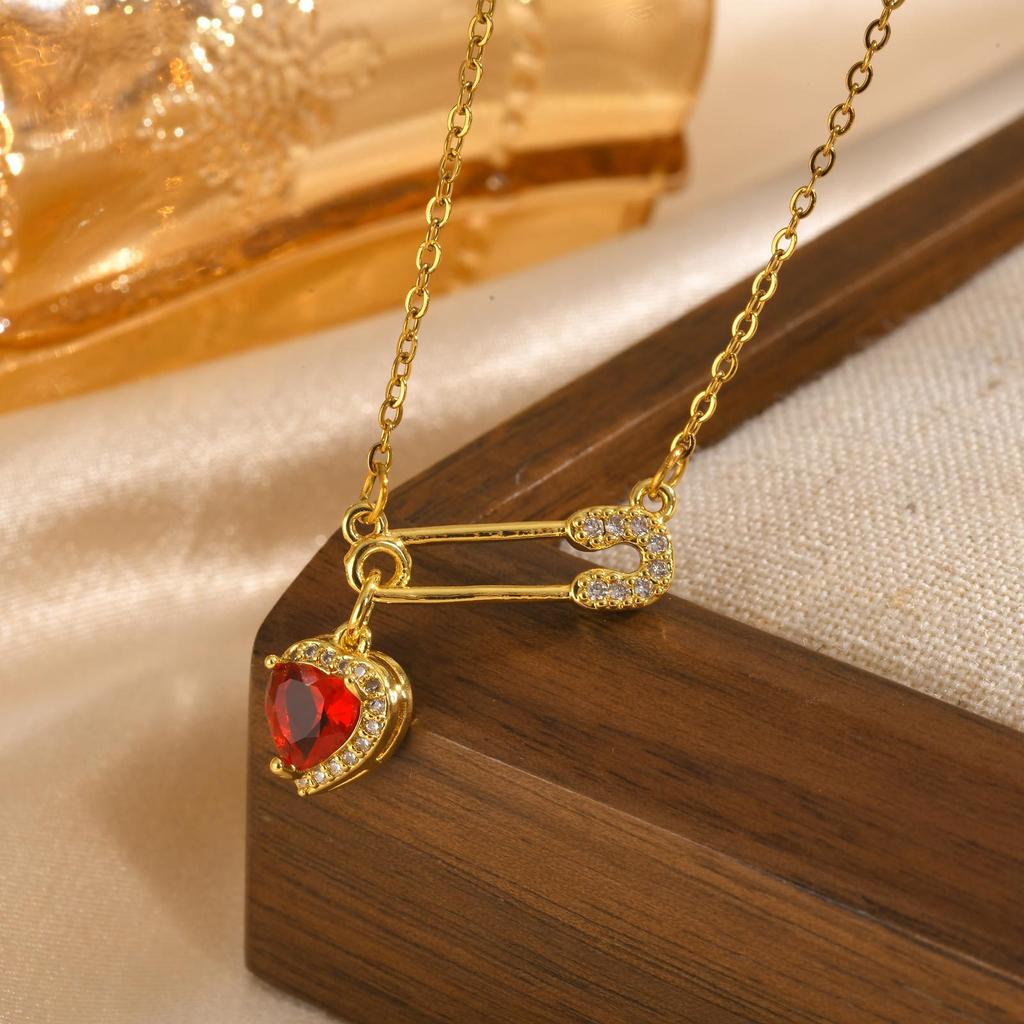 Fashion Stainless Steel Chain Heart Zircon Copper Pin Gold Necklace Ladies Nc-1650