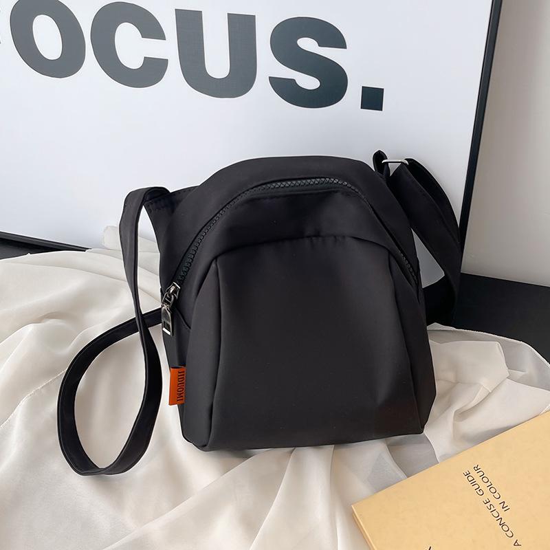 

Наплечная сумка из нейлоновой ткани: 2025 Повседневная, Водонепроницаемая, Вместительная сумка-кроссбоди для женщин