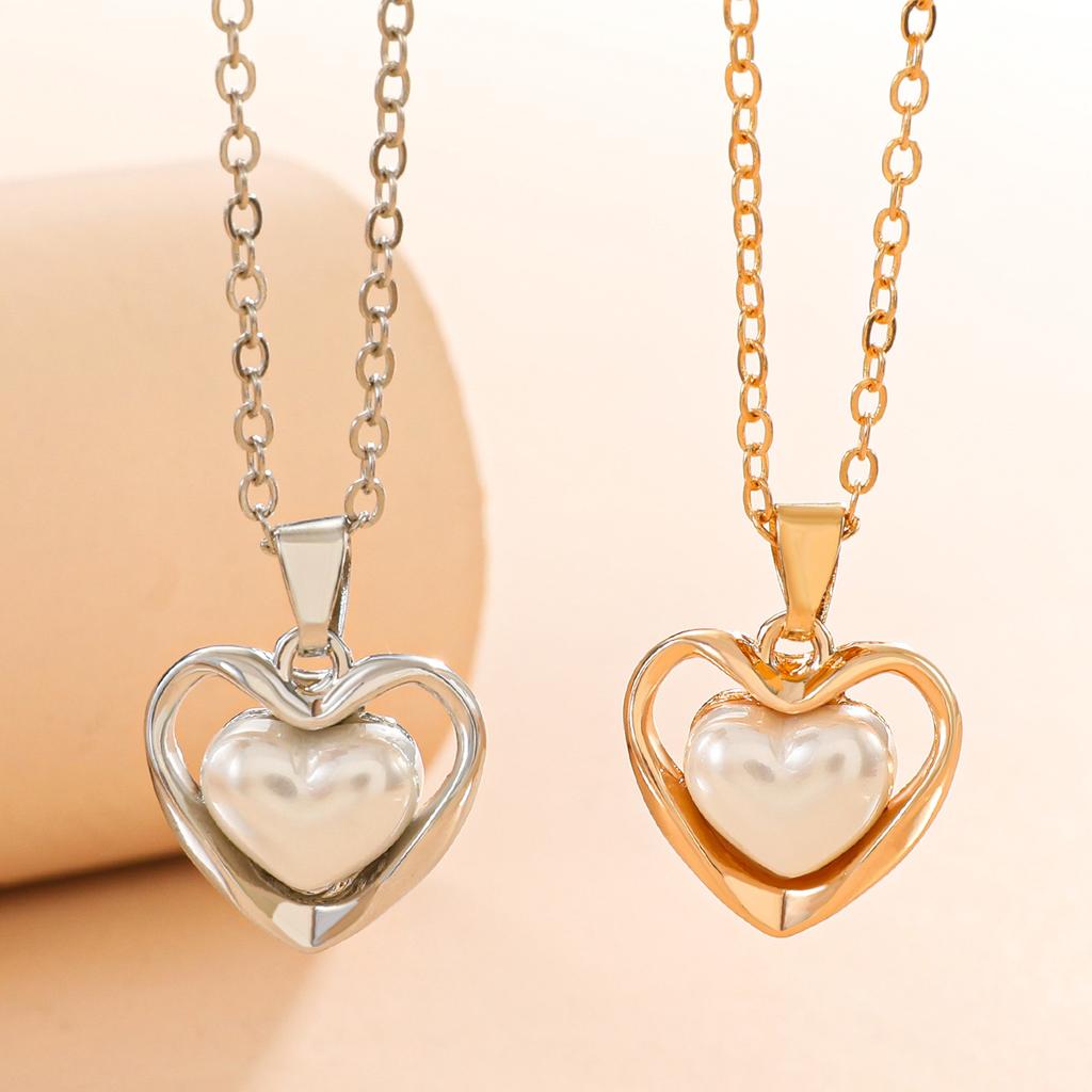 High quality simple love pendant necklace French retro heart-shaped hollow pearl pendant light luxury collarbone chain women