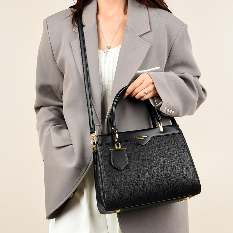 Neue minimalistische und vielseitige Damen-Handtasche mit großem Fassungsvermögen und hochwertigem Gefühl für den täglichen Weg zur Arbeit. Schultertasche kann schräg getragen werden