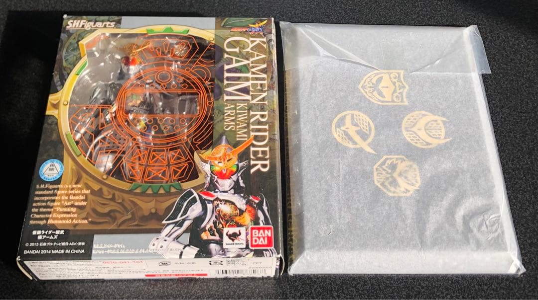 

[USED] Similar to S.H.Figuarts Kamen Rider Gaim Kiwami Arms