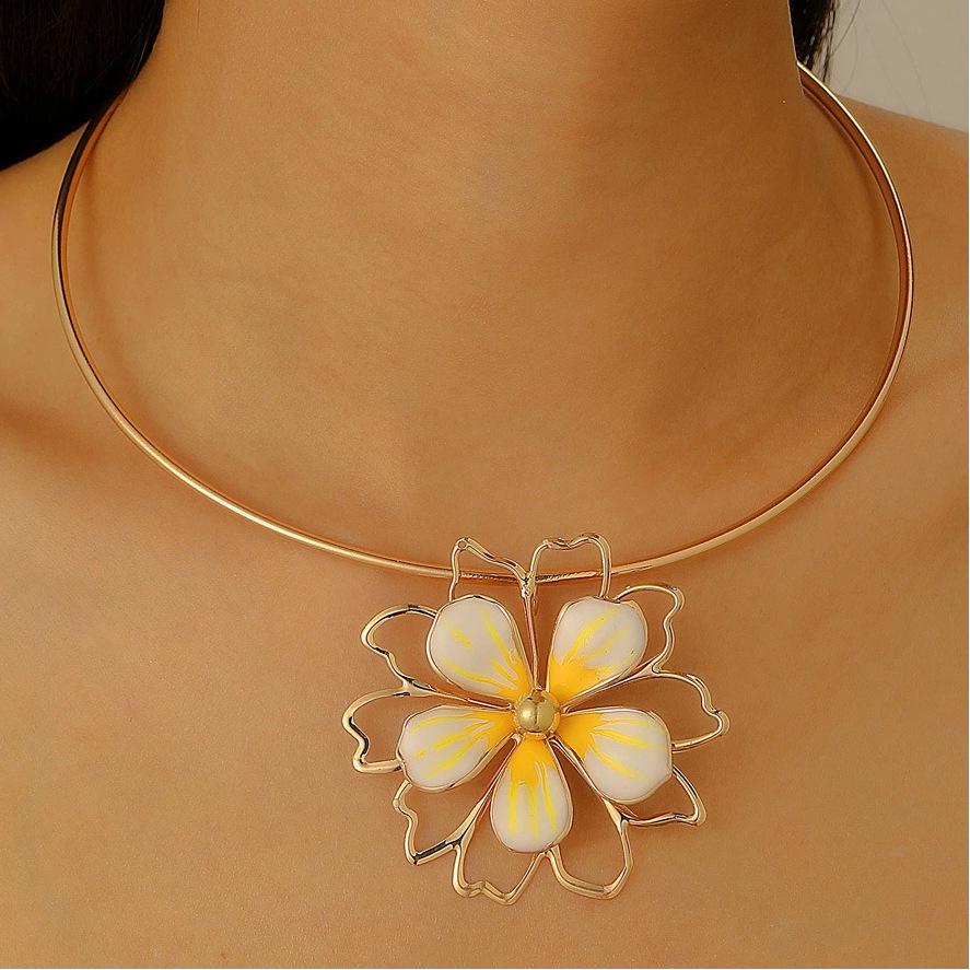 European & American Style Retro Large Petal Choker Necklace - Women's Simple Personality Clavicle Chain Accessory
