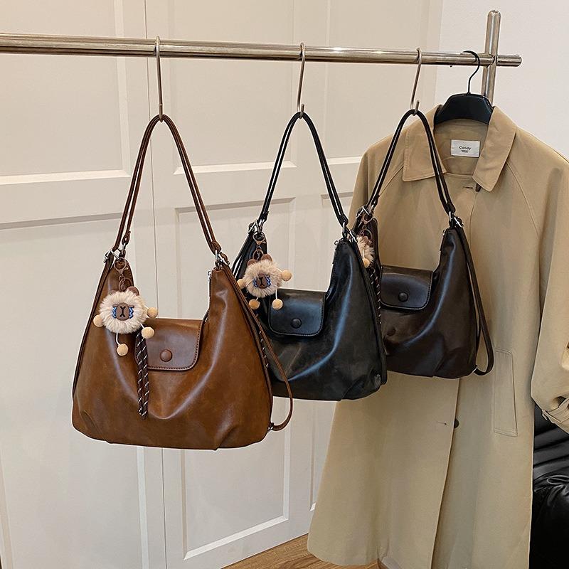 Autumn and winter new large-capacity retro shoulder tote bag fashion niche design high-end sense versatile messenger bag