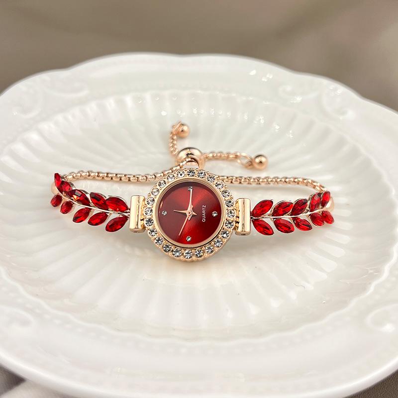 Vintage Elegant Baroque Rhinestone Quartz Women's Watch Sparkling Crystal Classic Design Perfect Accessory for Daily Wear