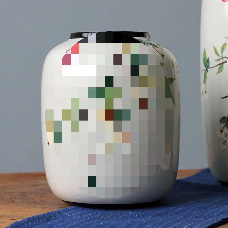 

Antique-Style Chinese Ceramic Vase for Floral Display