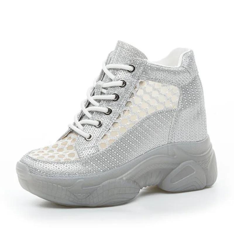 

Мода 8 см Воздушная сетка Синтетическая микрофибра Массивные кроссовки Летняя женская обувь Платформа Клиновидный каблук Скрытые каблуки Сандалии Кожаные туфли-лодочки Балетки 34